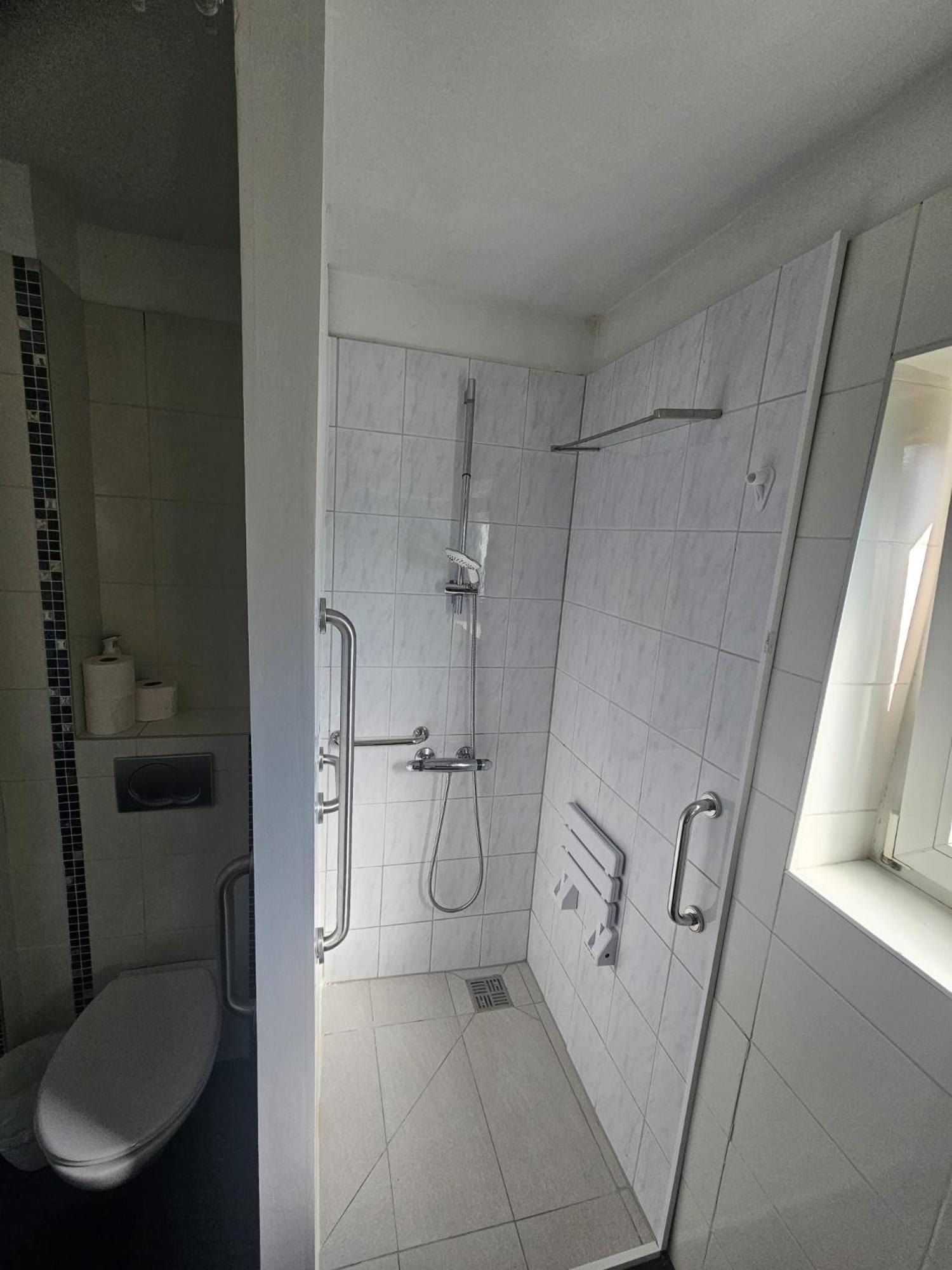 Schoene Vollmoeblierte In - Forstfeld Apartment *